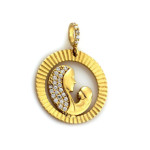 Złoty medalik 585 Matka Boska w ramce owal z diamentowaniem białe cyrkonie