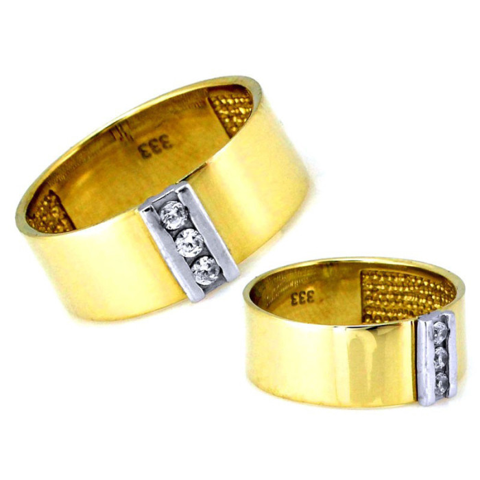 Złoty pierścionek 375 obrączkowy z cyrkoniami 3,36g