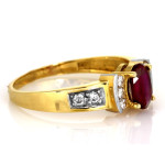 Złoty pierścionek 585 z czerwonym oczkiem rubinem i cyrkoniami