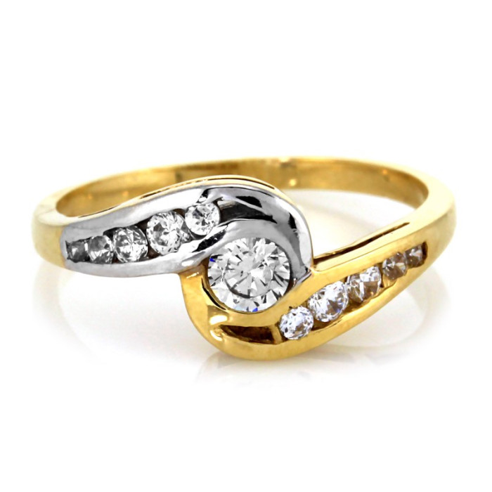 Złoty pierścionek dwukolorowy 585 z białymi cyrkoniami ponadczasowy wzór na prezent