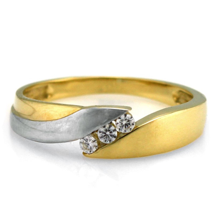 Złoty pierścionek 585 ozdobiony trzema cyrkoniami i białym złotem błyszcząca obrączka