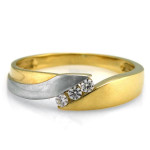 Złoty pierścionek 585 ozdobiony trzema cyrkoniami i białym złotem błyszcząca obrączka