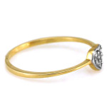 Złoty pierścionek 585 z serduszkiem zdobiony białymi cyrkoniami na prezent