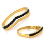 Złoty pierścionek 585 wysadzany modnymi czarnymi cyrkoniami