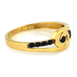 Oryginalny złoty pierścionek 585 z modnymi czarnymi cyrkoniami