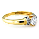 Ponadczasowy pierścionek złoty 585 z cyrkoniami i białym złotem duże centralne oczko 14kt