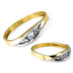 Złoty pierścionek 375 zaręczynowy z trzema cyrkoniami
