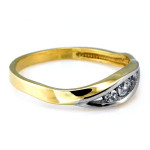 Złoty pierścionek 375 zaręczynowy z trzema cyrkoniami