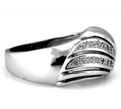 Złoty pierścionek z białymi cyrkoniami 585