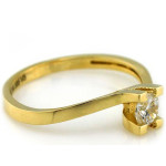 Złoty pierścionek 333 subtelny z jedną cyrkonią na zaręczyny