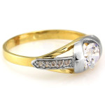 Złoty pierścionek 585 ozdobiony białymi cyrkoniami dwukolorowy na zaręczyny