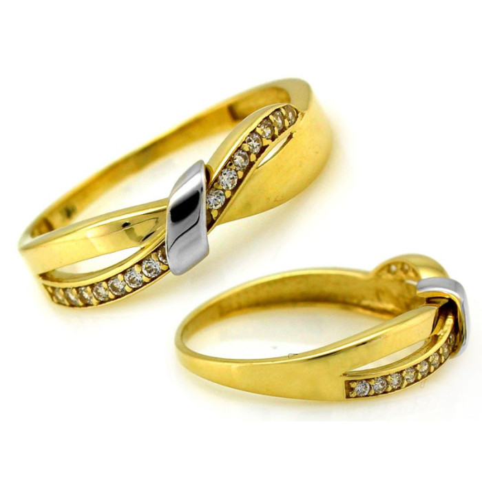 Złoty pierścionek 375 nowoczesny złoty pierścionek z cyrkoniami i białym zdobieniem