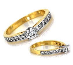 Złoty pierścionek na zaręczyny