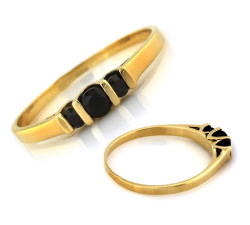 Złoty pierścionek z modnymi czarnymi cyrkoniami