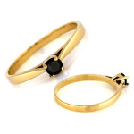 Złoty pierścionek 585 elegancki z czarną cyrkonią