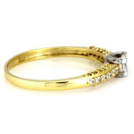 Złoty pierścionek 375  z cyrkoniami delikatny  zaręczynowy