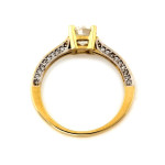 Złoty pierścionek 333 romantyczny zaręczynowy z kamieniem