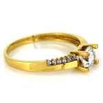 Złoty pierścionek 333 z cyrkonią na zaręczyny elegancki