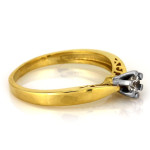 Złoty pierścionek 375 zaręczynowy z jedną cyrkonią ażurowy bok