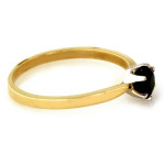 Złoty pierścionek 585 zdobiony szafirem elegancki