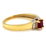 Pierścionek złoty 333 klasyczny elegancki z czerwonym rubinem