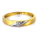 Wąski złoty pierścionek 585 z trzema cyrkoniami