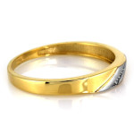 Wąski złoty pierścionek 585 z trzema cyrkoniami