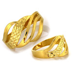 Szeroki pierścionek diamentowany z żółtego złota 375