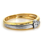 Dwukolorowy pierścionek ze złota 333 z jedną małą cyrkonią