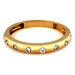Złoty pierścionek 585 wąska obrączka ozdobiona cyrkoniami