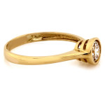 Złoty pierścionek 585 z jednym kamieniem ponadczasowy zaręczynowy
