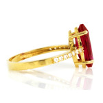 Elegancki złoty pierścionek 585 ozdobiony rubinem i cyrkoniami