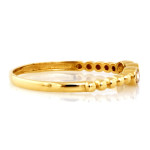 Złoty pierścionek 375 delikatny z trzema białymi cyrkoniami na prezent
