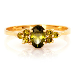 pierścionek z zielonymi kamieniami