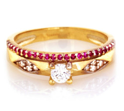 złoty pierścionek z rubinami