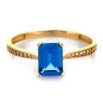 Złoty pierścionek 585 z prostokątnym niebieskim oczkiem