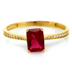 Złoty pierścionek zaręczynowy 585 z czerwonym kamieniem na prezent elegancki wzór
