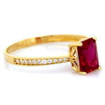 Złoty pierścionek zaręczynowy 585 z czerwonym kamieniem na prezent elegancki wzór