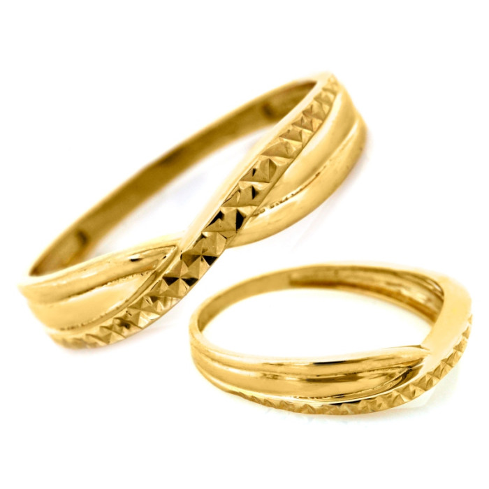 Złoty pierścionek 375 delikatny przeplatany błyszczący na prezent