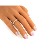 Delikatny złoty pierścionek 585 obrączkowy z cyrkoniami modny