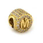 Złota zawieszka charms beads z literką M