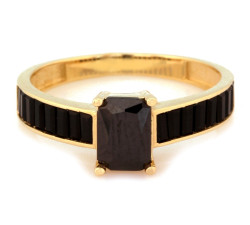 elegancki pierścionek z czarnymi onyksami