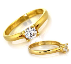 złoty pierścionek zaręczyny