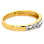 Złoty pierścionek delikatny wąski z brylantami 0.14 ct