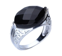 srebrny pierścionek z dużym czarnym oczkiem kamieniem