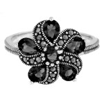 Srebrny pierścień duży z czarnym kwiatkiem 