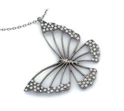 Naszyjnik srebrny z dużym ażurowym motylem 