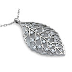 Naszyjnik srebrny z ażurowym liściem z cyrkoniami