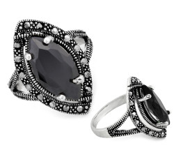 Duży srebrny pierścień z markazytami i czarnym onyksem