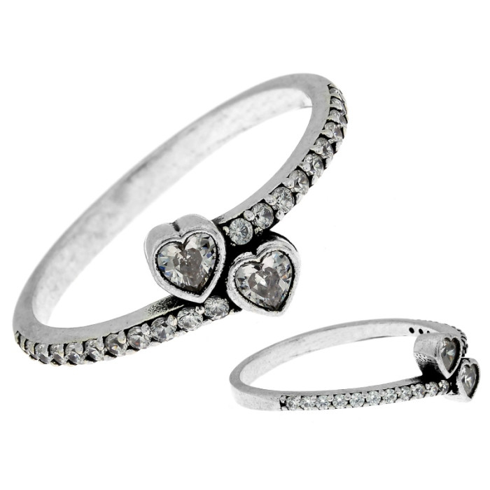 Delikatny srebrny pierścionek z cyrkoniami dwa serca
